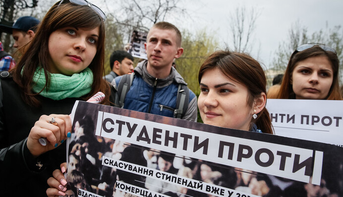 Студенты против Минфина: будут ли в Украине платить стипендии
