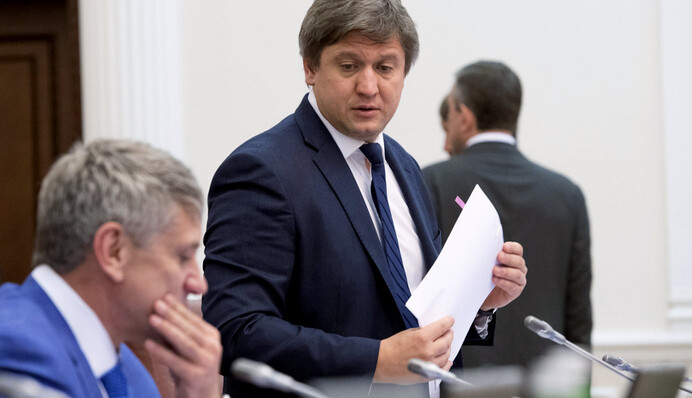 Минфин влезает в новые долги, чтобы погасить старые