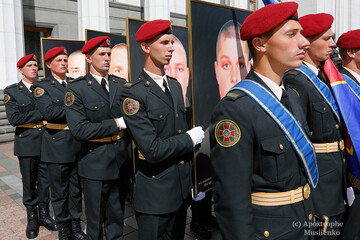У Києві вшанували пам'ять нацгвардійців, яких підірвали під Радою рік тому, - ексклюзивні фото