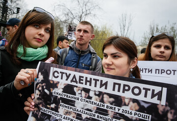 Студенты против Минфина: будут ли в Украине платить стипендии