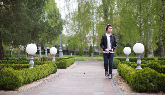 Сын Порошенко щегольнул в школе дорогущим рюкзаком: опубликовано фото