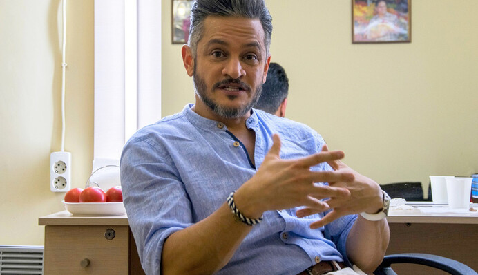 Эктор Хименес-Браво: Люди, которые сегодня бегут из Украины, извините, но они глупы