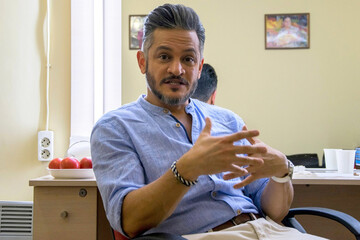 Эктор Хименес-Браво: Люди, которые сегодня бегут из Украины, извините, но они глупы