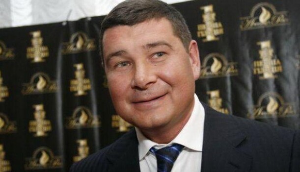 Бежавший из Украины нардеп показал, как отвел сына в школу