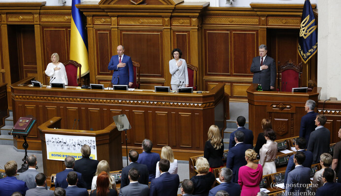 Размялись на судье: как Верховная Рада провела свой первый рабочий день