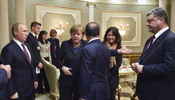 Чего добивается Путин, прячась от встреч с Порошенко