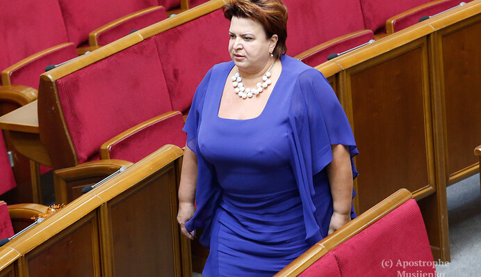 Раду заминировали секс-бомбами: фотопарад новых нарядов из парламента