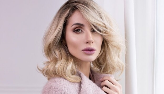 Украинская поп-звезда снизошла до поезда: опубликовано фото