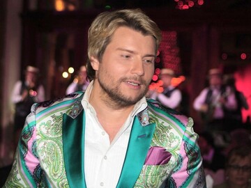 В сети высмеяли новый костюм российской звезды: опубликовано видео