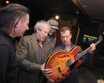 Макаревич оригинально поздравил разочаровавшего его премьера РФ