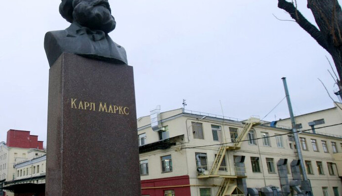 Карл Маркс на фабриці Порошенка: про декомунізацію по-президентськи