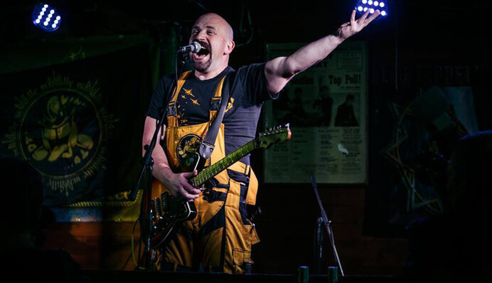 Известный певец жестко высказался о белорусах с флагом РФ на Паралимпиаде