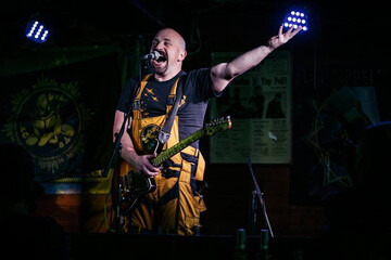 Известный певец жестко высказался о белорусах с флагом РФ на Паралимпиаде