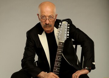 Известный российский музыкант позабавил исполнением украинского хита