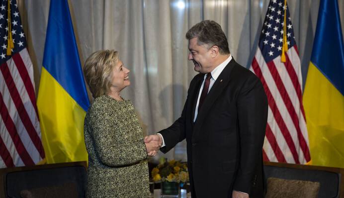 Клинтон переходит к действиям: зачем Порошенко поехал в США