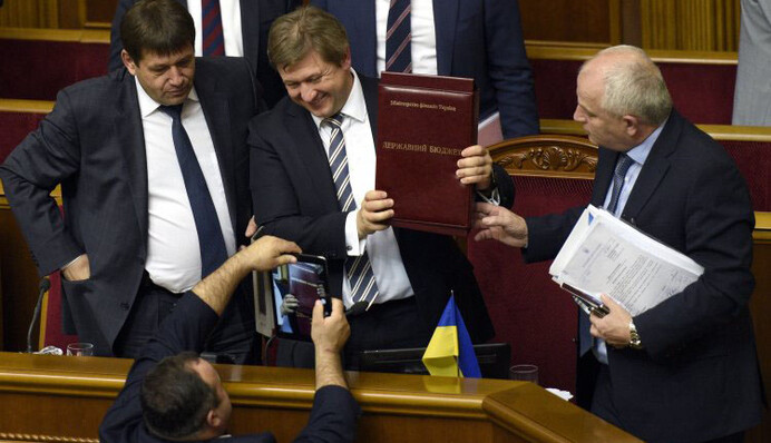 Бюджет с вами: почему депутаты поддались на аргументы Кабмина