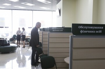 Пенсионерам ограничат доступ к пенсиям: число банков для соцвыплат сократили