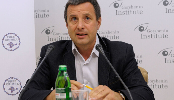 Війна на Донбасі: в ДНР і ЛНР дітей звозять у військові табори