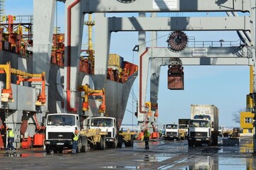 Как поддерживать экспорт: власть повторяет прежние ошибки