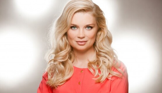 С украинской телеведущей случился курьез в прямом эфире: опубликовано видео