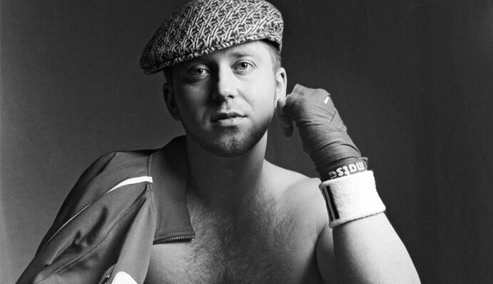 Крепко связанный с Украиной рэпер попал в скандал с самолетом в России