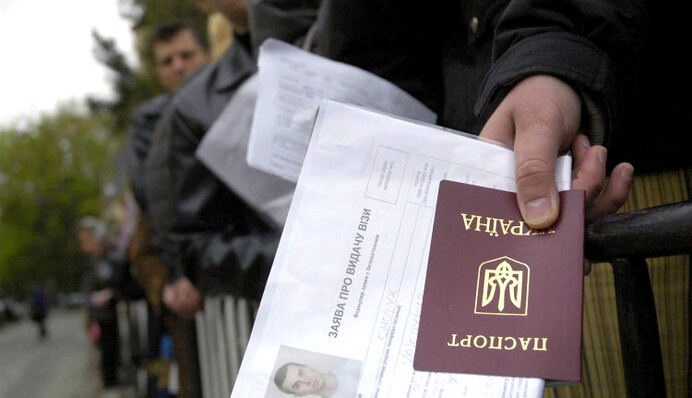 Порошенко влаштував сцену: хто блокує запровадження віз з Росією