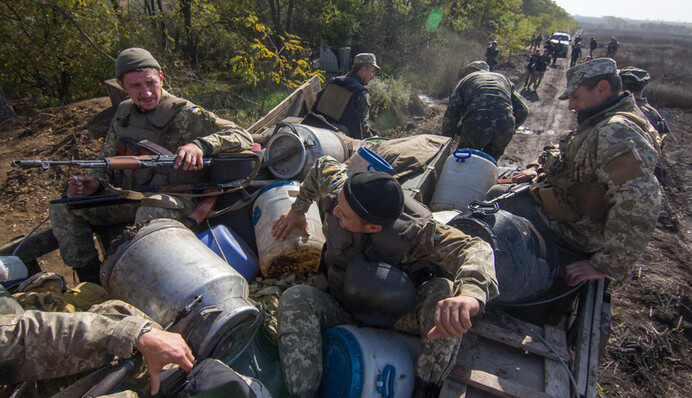 Война на Донбассе: чем рискует Украина, отводя войска из пилотных зон