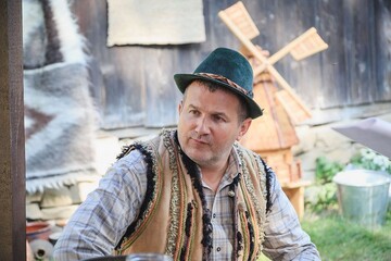 Популярный украинский телеведущий позабавил сети необычным образом