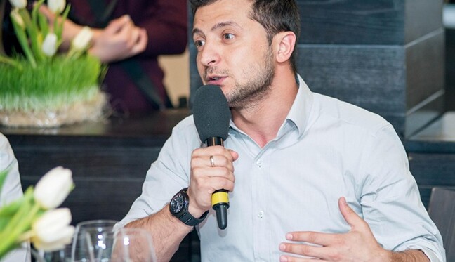 Зеленский по-своему объяснил отказ Порошенко вводить визы с Россией