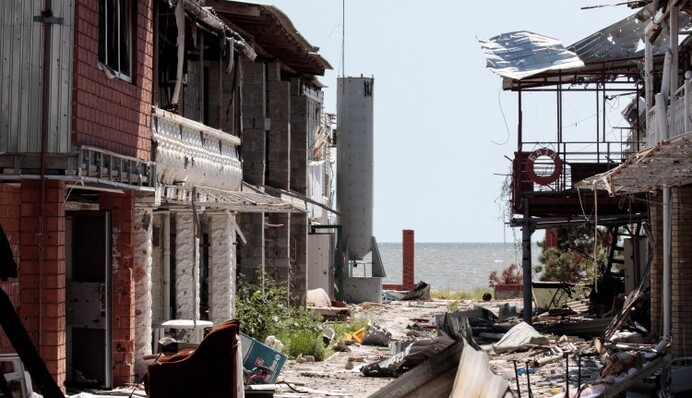 Обстрелы под Мариуполем: жителей города зовут в бомбоубежища