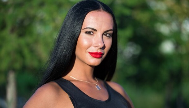 Популярный коп Киева сразила сети эффектными образами в форме