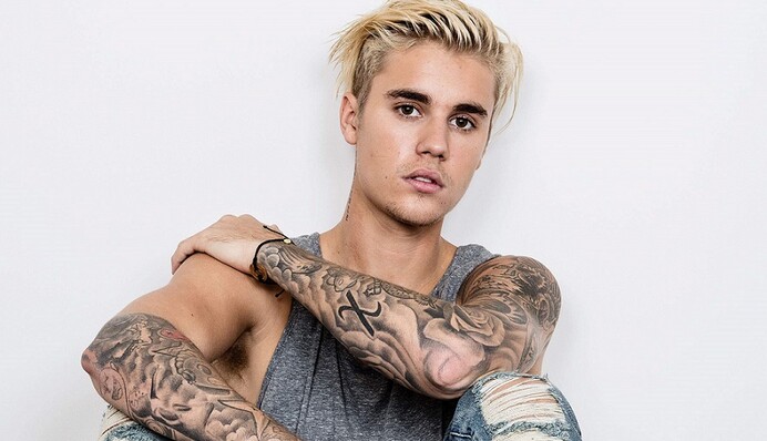 В сети выставили на продажу грязный стакан известного певца