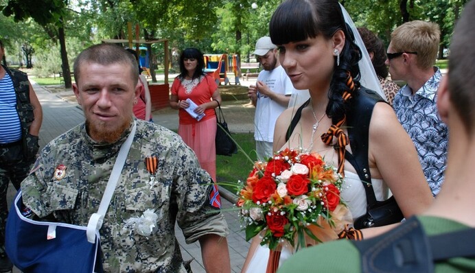 Жена Моторолы удивила соцсети своим внешним видом на похоронах