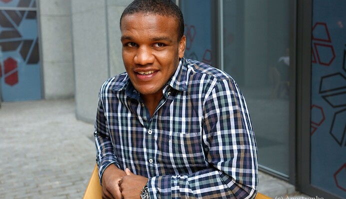 Известный украинский спортсмен умилил сети своим детским фото