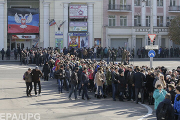 Донецьку веліли сумувати: на похорон Мотороли людей зганяли під страхом звільнення