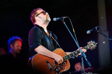 Российская рок-легенда удивила фанов коробкой на голове: опубликованы фото