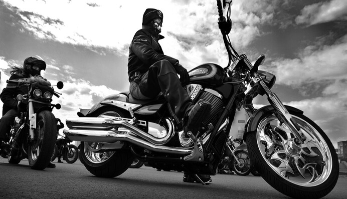 По Москве проехали голые байкеры: сети впечатлило видео