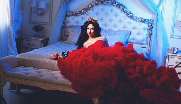 Киевлянка взбудоражила сети предложением руки и сердца: опубликованы фото