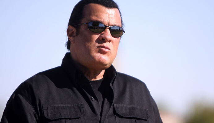 Ради хаты в Грозном: в сети высмеяли Стивена Сигала с его новым гражданством