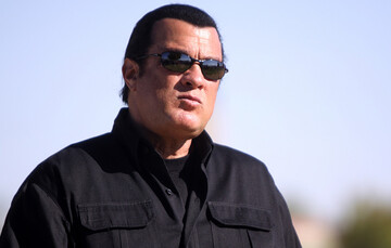 Ради хаты в Грозном: в сети высмеяли Стивена Сигала с его новым гражданством