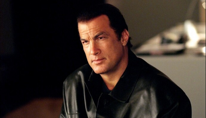 Названа российская пенсия Стивена Сигала