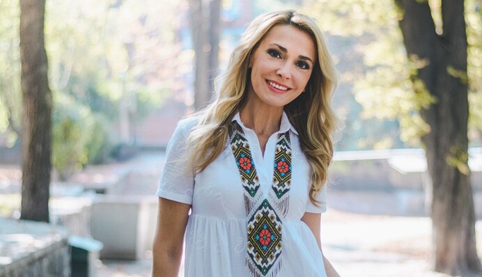 Известная украинская актриса восхитила поклонников изысканным платьем