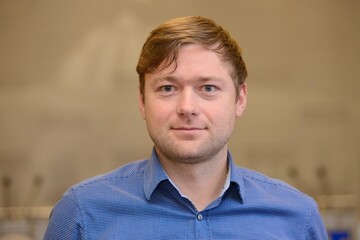 Этот хотя бы пришел на заседание: сети рассмешило видео со спящим в Раде нардепом