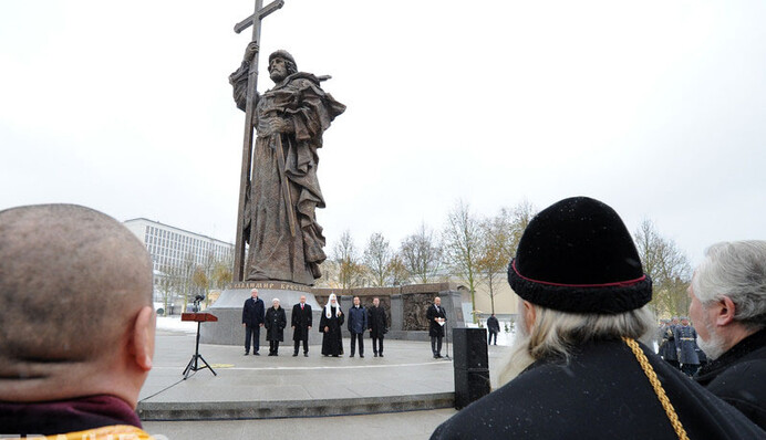 Памятник Владимиру в Москве: что выглядит глупо