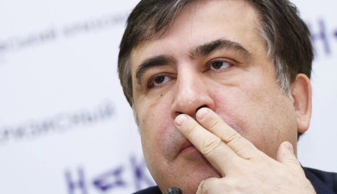 "До свиданья, наш ласковый Мишка": як у соцмережах відреагували на відставку Саакашвілі