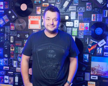 Звезда дискотеки 90-х отказалась от политической карьеры в РФ