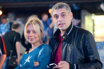 Известная украинская певица впервые показала архивные фото своей тайной свадьбы