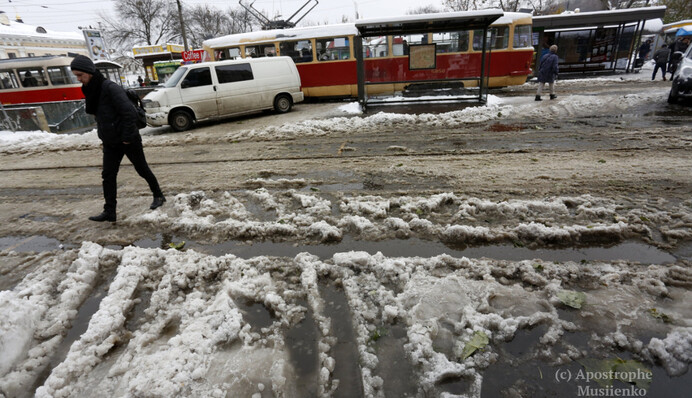 Романтика і суворі будні засніженого Києва: ексклюзивні фото