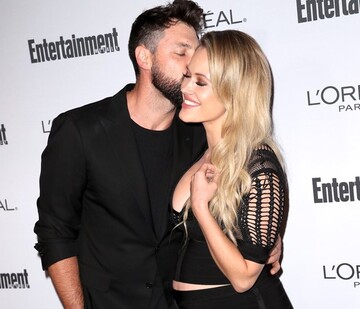 Жена известного украинского танцора засветила в сети беременный живот