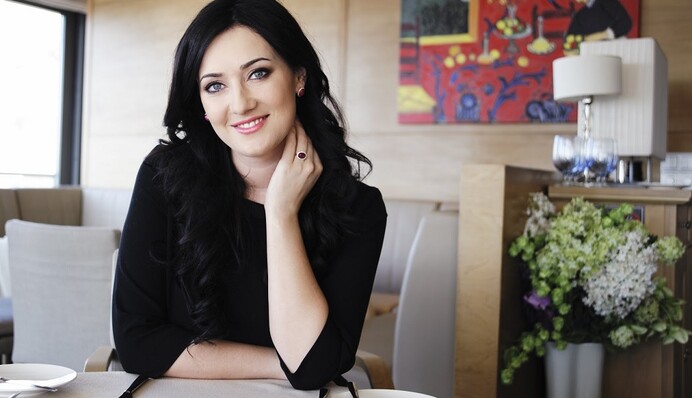 В традициях Коломыи: украинская ведущая восхитила сети национальным образом